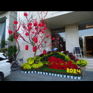 Zum Neujahrsfest ist jeder Eingang geschmückt